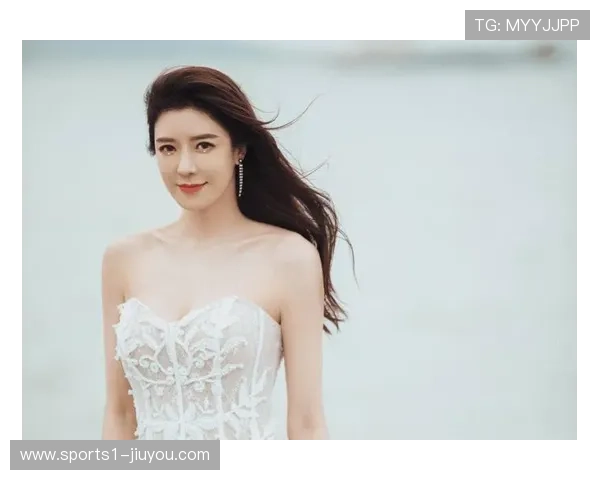 WNBA球星里斯登维密秀亮相 展现自信身姿无与伦比惊艳全场